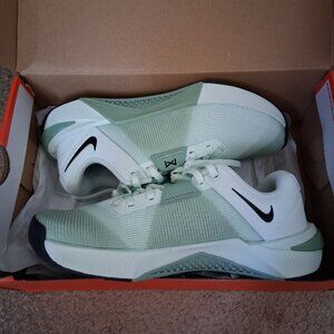 Nike Womens Metcon 10 Barely Green/Black sz 8 NIB recommend size up